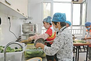 威少举办第12届感恩节慈善活动 向有需要的家庭发放1000份餐食